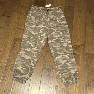 American Eagle camo joggers